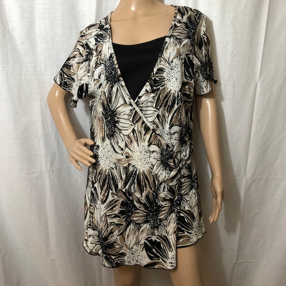 Nick & Sarah Tan & Black Short Sleeve Tunic